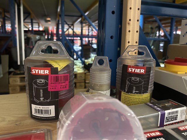Ca. 22x installatie- en schakelmateriaal, w.o. eaton, lenox, stier - afbeelding 2 van  13