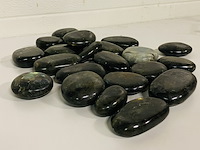 Ca. 22x labradoriet handsteen - afbeelding 1 van  4