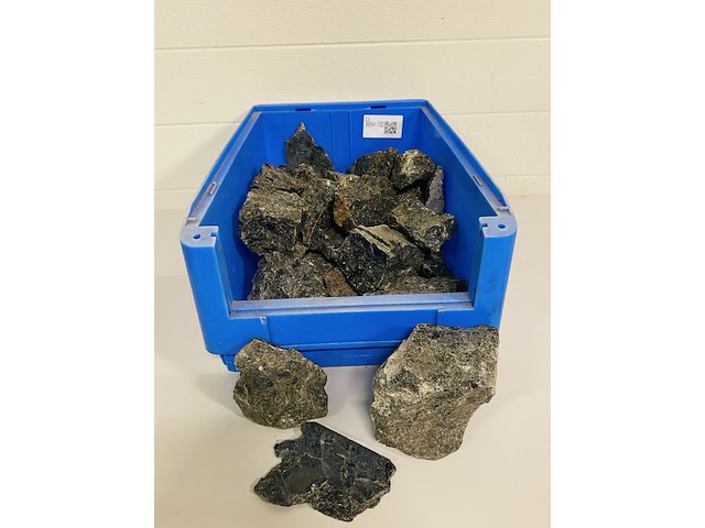 Ca. 22x spectroliet ruwe brokken - afbeelding 1 van  5