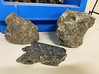 Ca. 22x spectroliet ruwe brokken - afbeelding 2 van  5