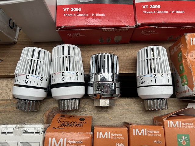 Ca. 22x thermostaatkop, w.o. honeywell, imi heimeier - afbeelding 2 van  7