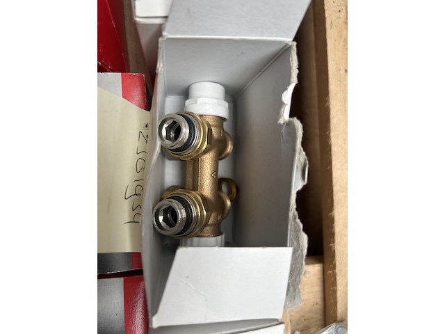 Ca. 22x thermostaatkop, w.o. honeywell, imi heimeier - afbeelding 7 van  7