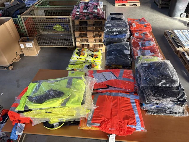 Ca. 230x diverse reflecterende werkkleding o.a. hydrowear - afbeelding 7 van  12