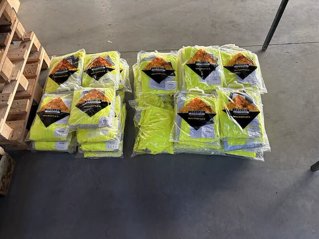 Ca. 230x diverse reflecterende werkkleding o.a. hydrowear - afbeelding 11 van  12