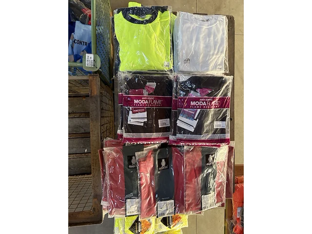 Ca. 230x diverse reflecterende werkkleding o.a. hydrowear - afbeelding 12 van  12
