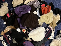 Ca. 230x mutsen + oorwarmers + petten, divers - afbeelding 1 van  6