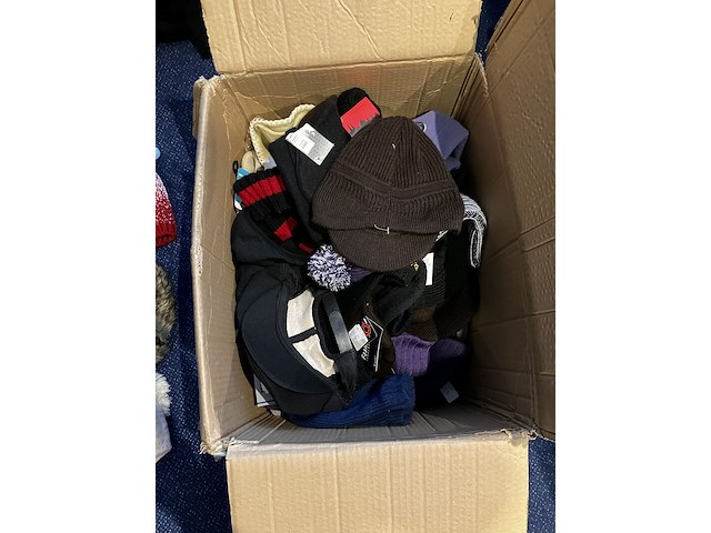 Ca. 230x mutsen + oorwarmers + petten, divers - afbeelding 3 van  6