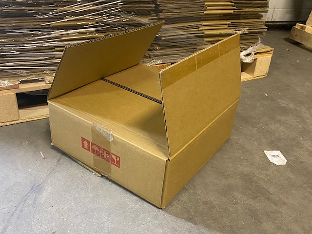 Ca. 230x verzenddozen 37x38x14cm dubbelgolf, bruin - afbeelding 2 van  4