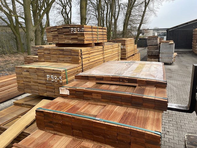 Ca. 233x angelim pedra planken geschaafd, 21x90mm, lengte 21/125cm, 39/155cm, 75/185cm, 98/215cm - afbeelding 1 van  3