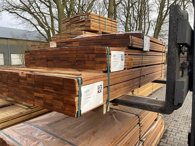 Ca. 233x angelim pedra planken geschaafd, 21x90mm, lengte 21/125cm, 39/155cm, 75/185cm, 98/215cm - afbeelding 2 van  3