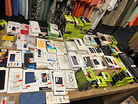 Ca. 233x multumedia-accessoires en telefoonhoesjes, belkin, otterbox, apple etc. - afbeelding 1 van  7