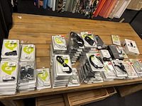 Ca. 233x multumedia-accessoires en telefoonhoesjes, belkin, otterbox, apple etc. - afbeelding 2 van  7