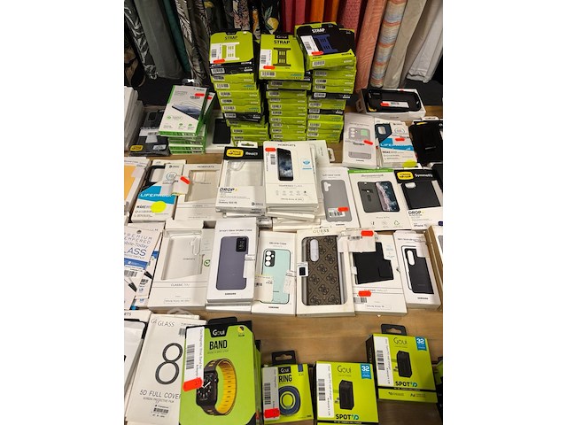 Ca. 233x multumedia-accessoires en telefoonhoesjes, belkin, otterbox, apple etc. - afbeelding 7 van  7