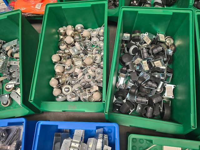 Ca. 23x magazijnbakken inclusief inhoud kruizinga, partij - afbeelding 6 van  15