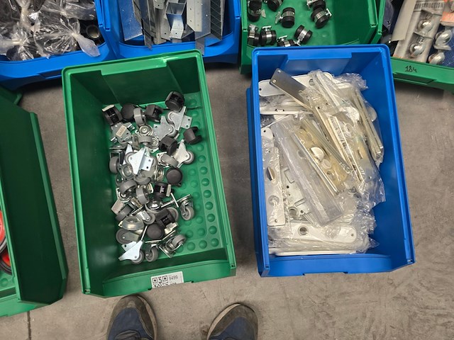 Ca. 23x magazijnbakken inclusief inhoud kruizinga, partij - afbeelding 13 van  15