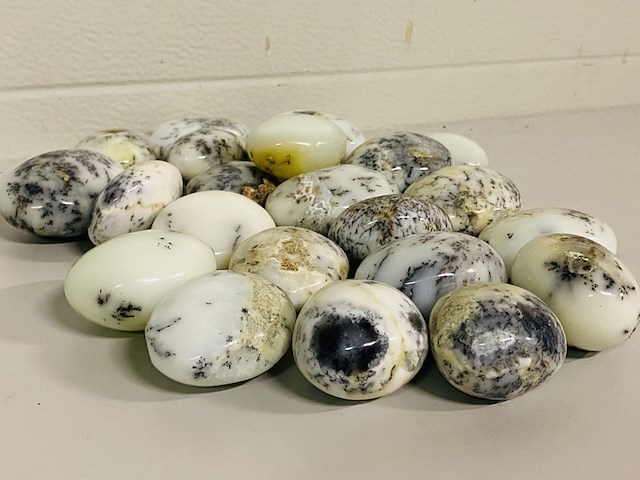 Ca. 23x merliniet / dendrietenopaal handsteen - afbeelding 1 van  3