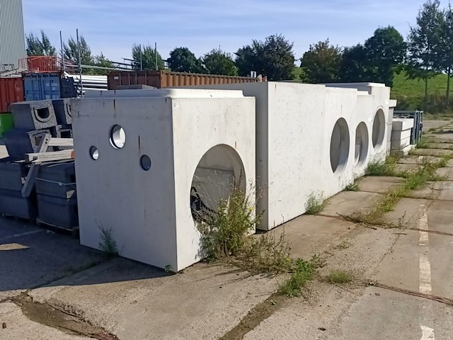 Ca. 23x prefab betonnen inspectieputten, de hamer, diverse soorten, 2024 - afbeelding 1 van  22