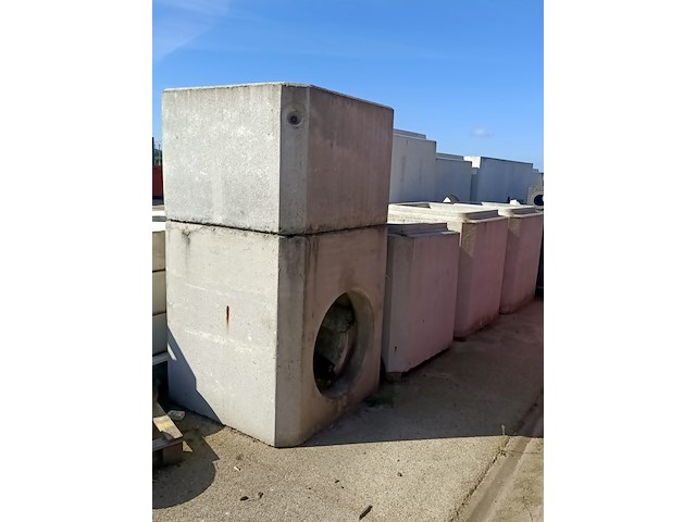Ca. 23x prefab betonnen inspectieputten, de hamer, diverse soorten, 2024 - afbeelding 13 van  22