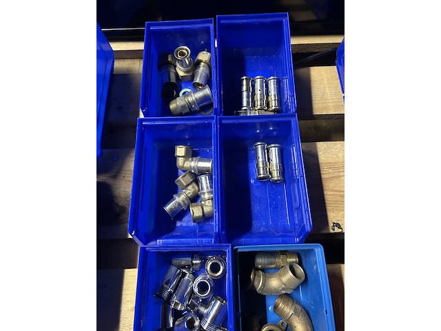 Ca. 23x stapelbak met diverse koppelingen - afbeelding 2 van  7