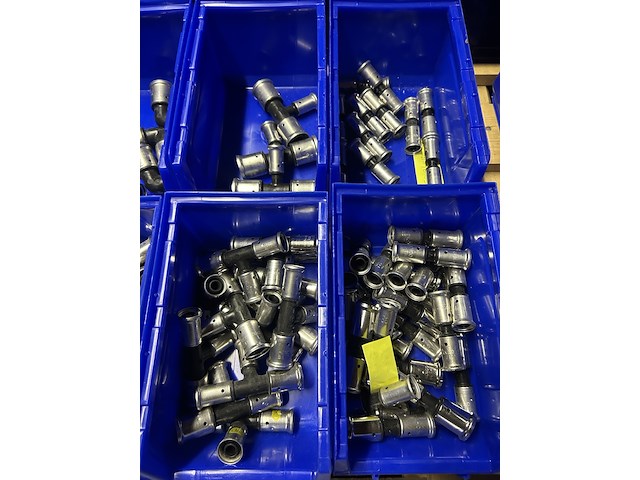 Ca. 23x stapelbak met diverse koppelingen - afbeelding 3 van  7