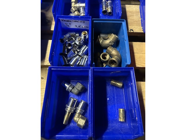 Ca. 23x stapelbak met diverse koppelingen - afbeelding 4 van  7