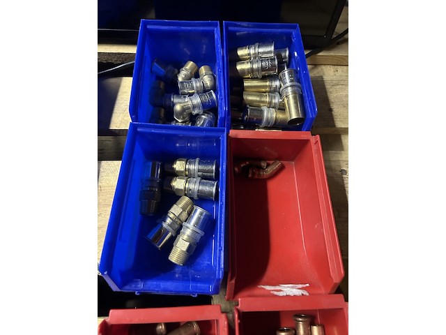 Ca. 23x stapelbak met diverse koppelingen - afbeelding 5 van  7