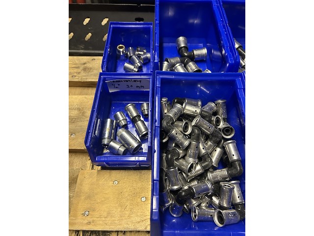 Ca. 23x stapelbak met diverse koppelingen - afbeelding 7 van  7