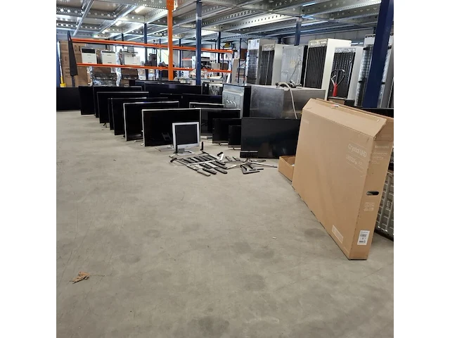 Ca. 23x televisies, o.a. samsung, philips, jvc, loewe, diverse soorten en maten - afbeelding 1 van  49