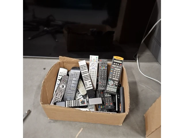 Ca. 23x televisies, o.a. samsung, philips, jvc, loewe, diverse soorten en maten - afbeelding 20 van  49