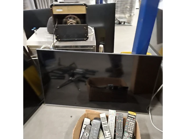 Ca. 23x televisies, o.a. samsung, philips, jvc, loewe, diverse soorten en maten - afbeelding 24 van  49