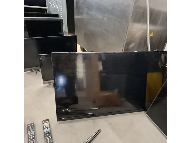 Ca. 23x televisies, o.a. samsung, philips, jvc, loewe, diverse soorten en maten - afbeelding 25 van  49