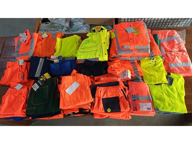 Ca. 240x diverse werkkleding - afbeelding 7 van  23