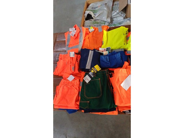Ca. 240x diverse werkkleding - afbeelding 8 van  23
