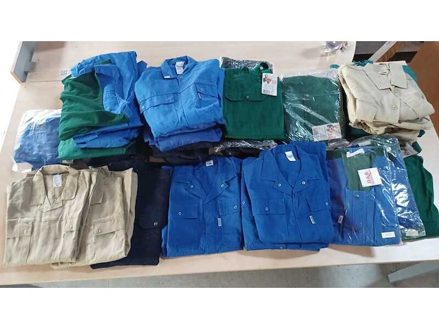 Ca. 240x diverse werkkleding - afbeelding 20 van  23