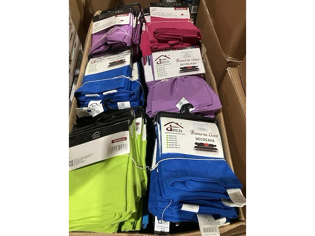 Ca. 240x kussenhoezen, decocasa, diverse kleuren - afbeelding 1 van  7