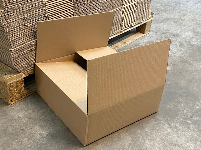 Ca. 240x verzenddozen 39x39x14cm dubbelgolf, bruin - afbeelding 2 van  4