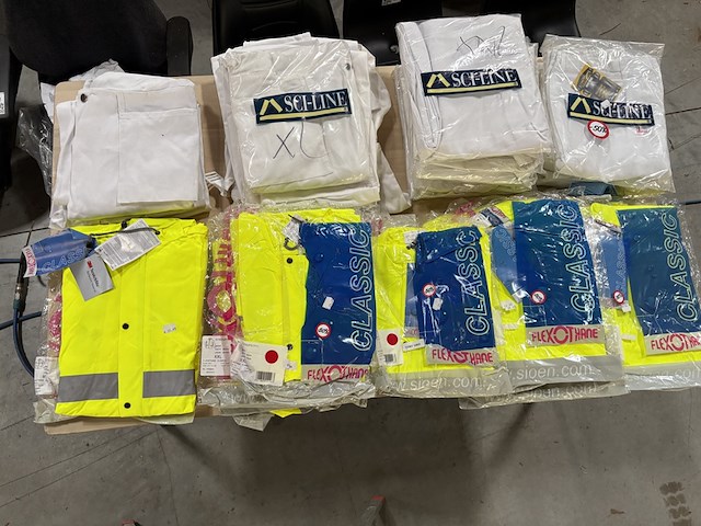 Ca. 244x diverse werkkleding - afbeelding 2 van  30