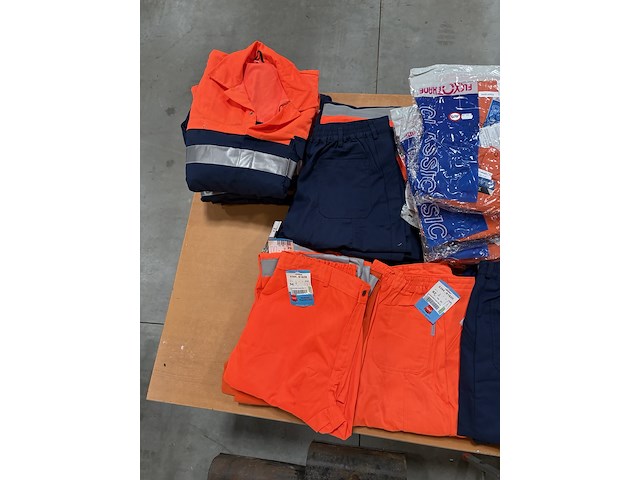 Ca. 244x diverse werkkleding - afbeelding 7 van  30
