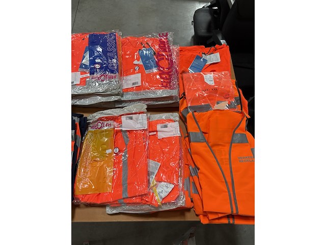 Ca. 244x diverse werkkleding - afbeelding 9 van  30