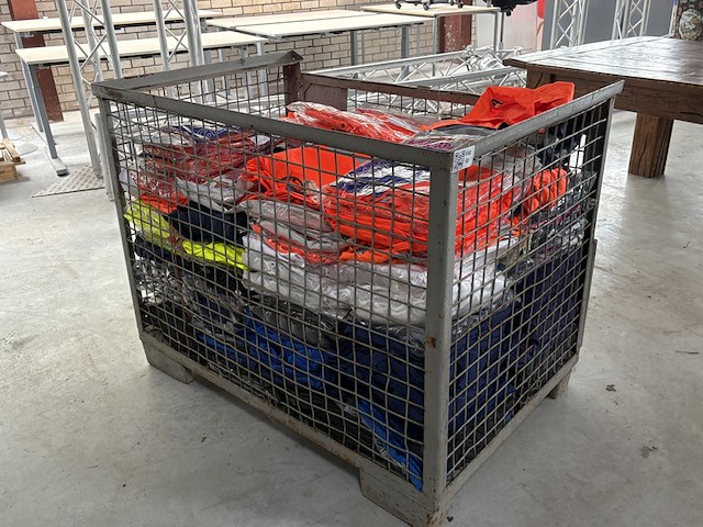 Ca. 244x diverse werkkleding - afbeelding 1 van  30
