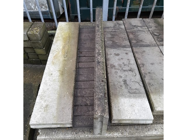Ca. 24x betonnen opsluitband, 6 x 20 x 100 cm - afbeelding 3 van  3