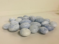 Ca. 24x calciet blauw handsteen - afbeelding 1 van  4