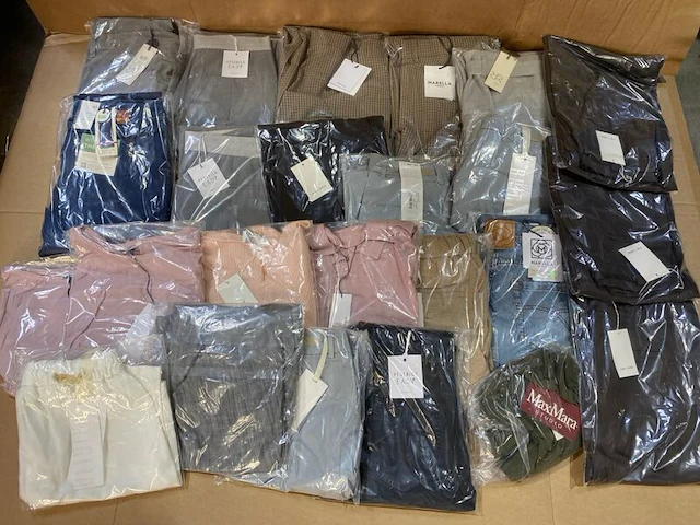 Ca. 24x damesmode, pomandère, marella, club l'avenir etc. - afbeelding 1 van  6