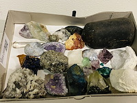 Ca. 24x diverse mineralen - afbeelding 1 van  4