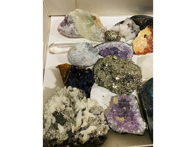 Ca. 24x diverse mineralen - afbeelding 2 van  4