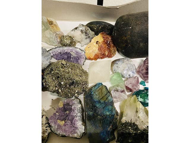 Ca. 24x diverse mineralen - afbeelding 3 van  4