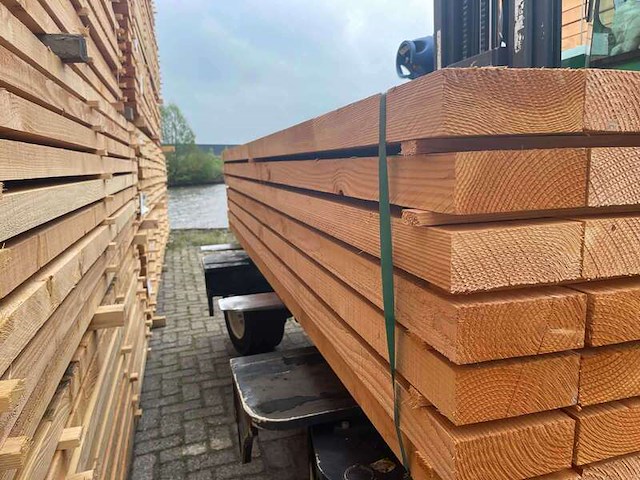 Ca. 24x douglas balken fijnbezaagd, 75x175mm, lengte 300cm - afbeelding 2 van  4
