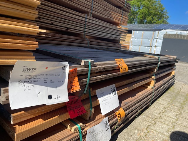 Ca. 24x douglas zweeds rabat, 26x190mm, lengte 300cm - afbeelding 2 van  3