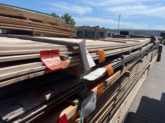 Ca. 24x douglas zweeds rabat, 26x190mm, lengte 500cm - afbeelding 2 van  3
