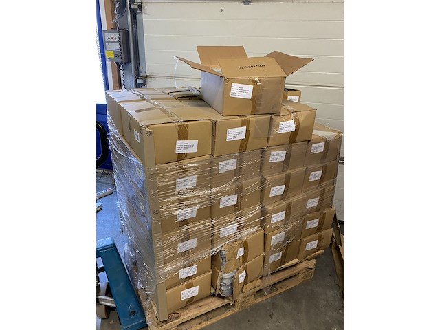 Ca. 24x dozen a 5500 ldpe zakjes met plakstrip - afbeelding 1 van  4